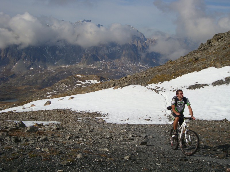 Thabor : Guillaume et la Meije au 1° col du jour.