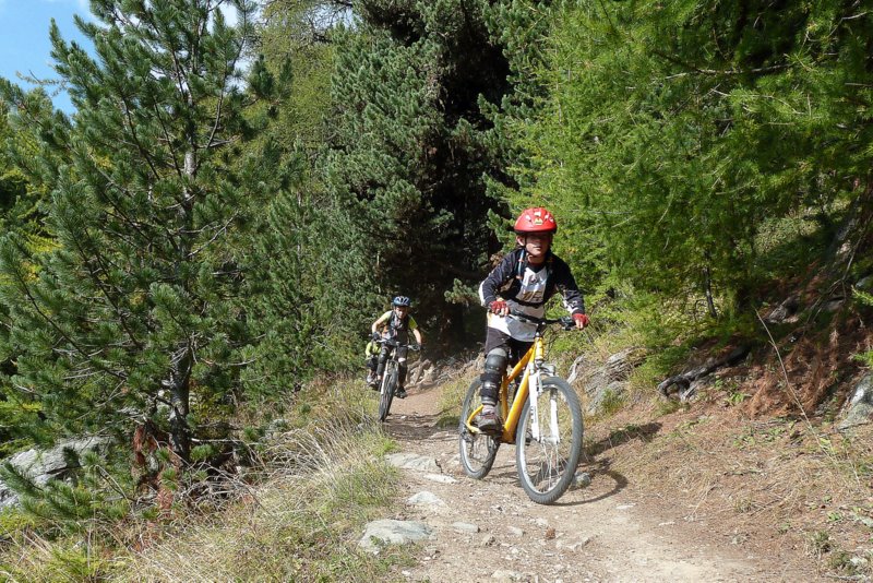 #13 Hôtel Weisshorn : La belle descente (et ses fameuses rigoles) sur St Luc Hôtel Weisshorn : La belle descente (et ses fameuses rigoles) sur St Luc