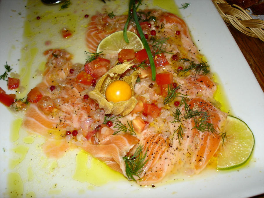 #2 Poisson : Saumon mariné avec différentes baies Poisson : Saumon mariné avec différentes baies