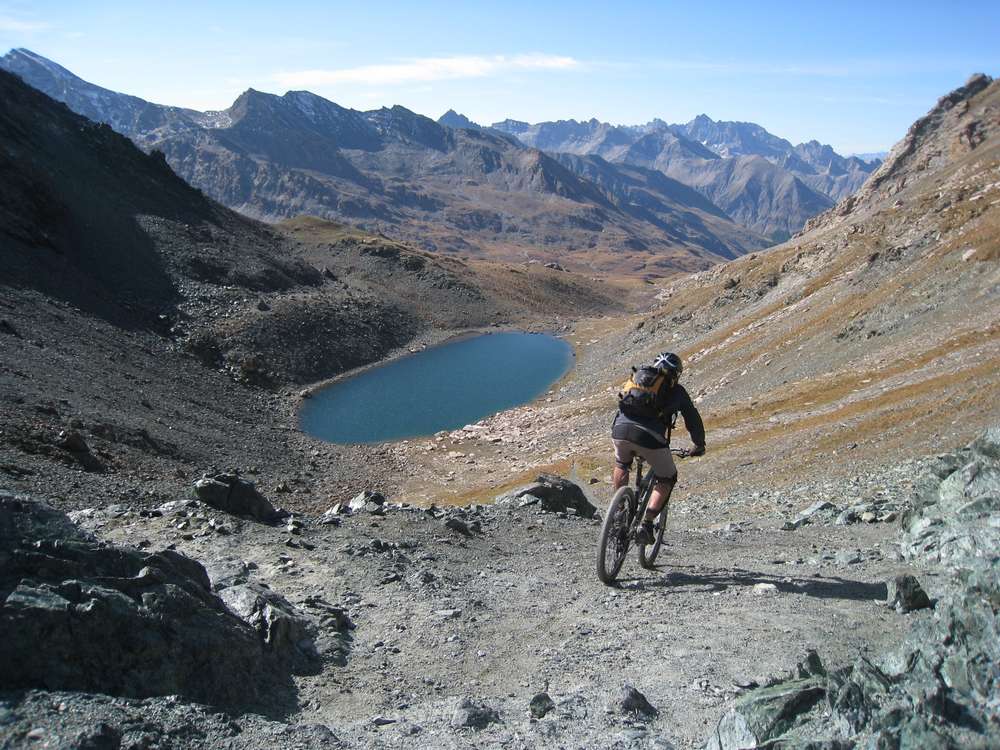 1ere descente : Djool plonge vers le lac de la Noire