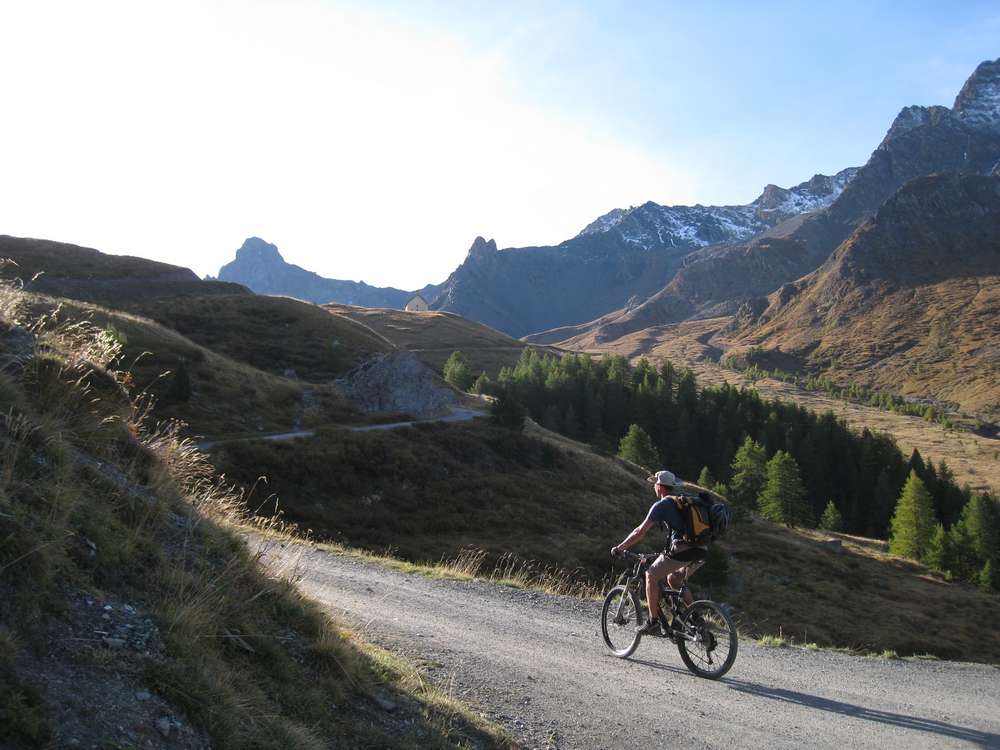 #1 Petit matin : content de s Petit matin : content de s'échauffer sur la piste et de voir le soleil...