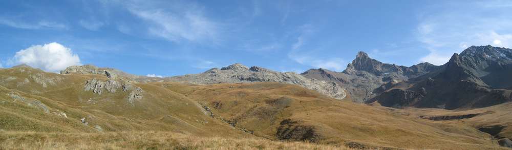 Paysage : qu'il est vaste ce vallon de Saint Véran...