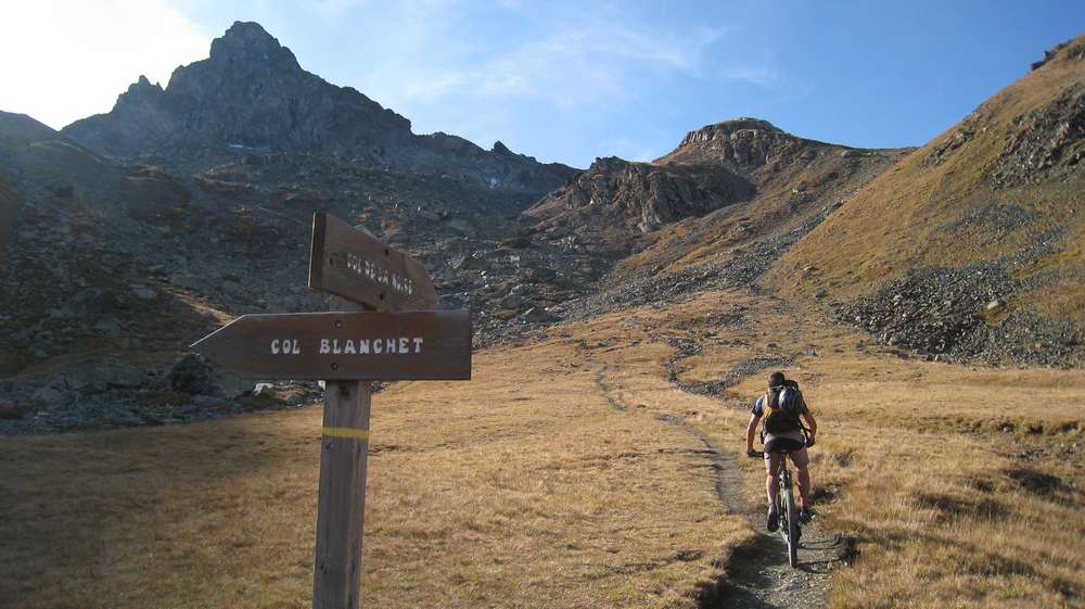 Col de la Noire : montée sous la face Nord de la Tete des Toillies