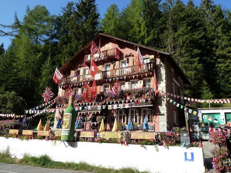 #1 Sanetsch : Sur la route du Sanetsch. Tout est dans la sobriété... Sanetsch : Sur la route du Sanetsch. Tout est dans la sobriété...