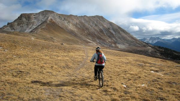 #4 Crêtes de Peyrolle : Très esthétique ce départ de descente Crêtes de Peyrolle : Très esthétique ce départ de descente