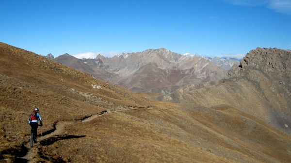 #11 Col du Grand Pré : En avant pour la grande descente à l Col du Grand Pré : En avant pour la grande descente à l'ombre et au vent .....