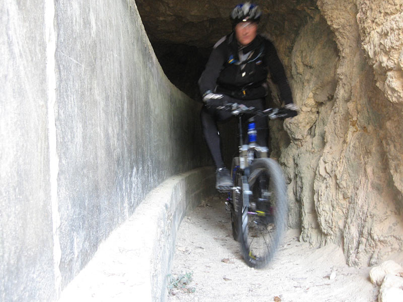 Vélo sous terrain ? : Un des tunnels du Canal du Foulon.