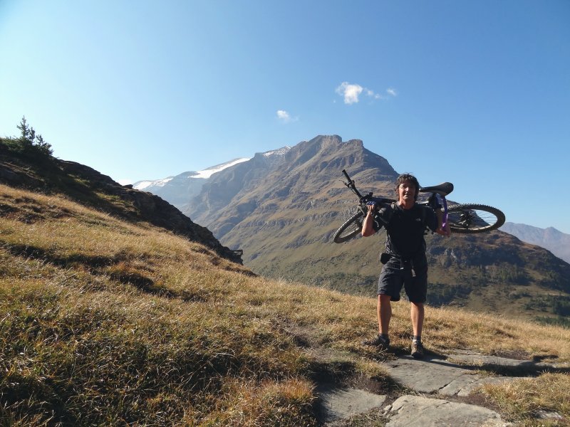 Journée portage... : Y'avait un bout temps que je n'avais pas vu le chasseur de champignon... (perso je les préfères plein de poudre)