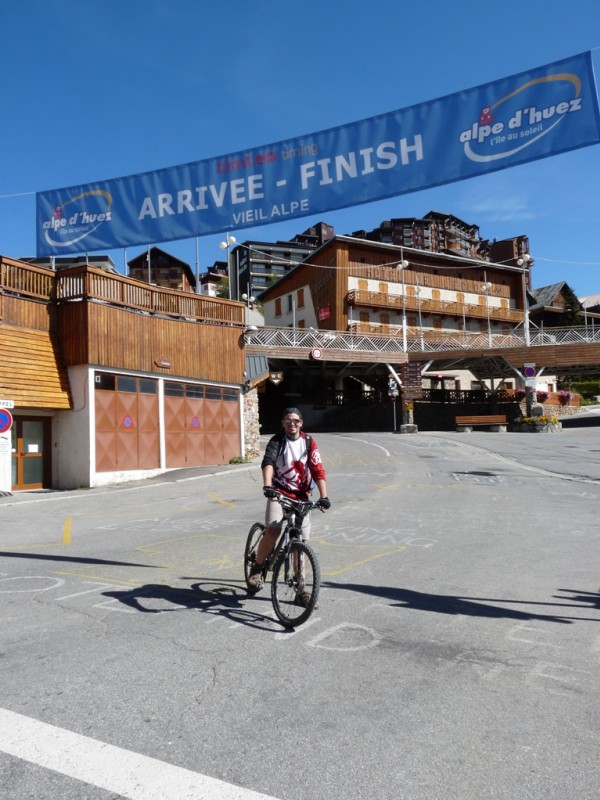 L'Alpes d'Huez : Photo finish, il restera encore un peu de montée avant d'arriver aux lacs