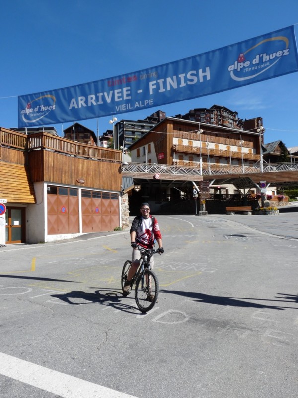 #4 L L'Alpes d'Huez : Photo finish, il restera encore un peu de montée avant d'arriver aux lacs