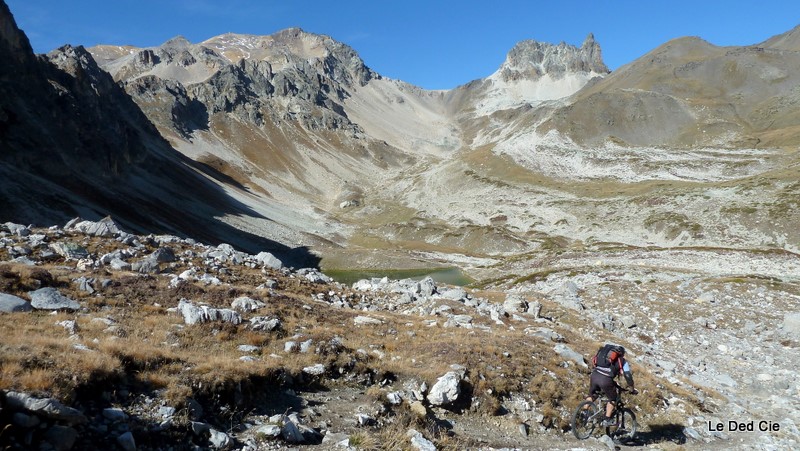 Gilles : Descente vers le lac du Peyron.
Mont Thabor, col du Peyron et Cheval Blanc en fond.