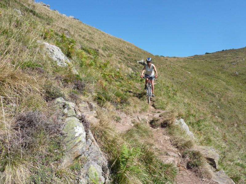 #4 début de descente : beau single bien lisse début de descente : beau single bien lisse