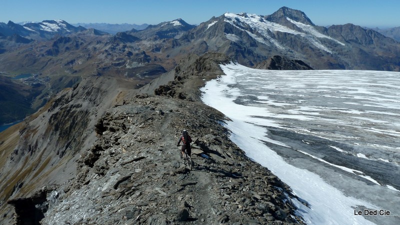 #10 Descente : Esthétique mais attention à ne pas trop lever les yeux du sentier... Descente : Esthétique mais attention à ne pas trop lever les yeux du sentier...