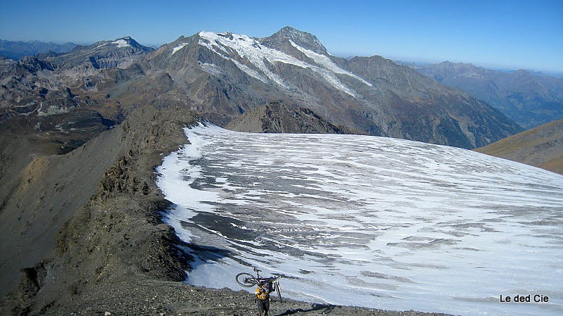 #1 Le ded : Portage bien sanguin à partir de 3300m vite oublié par le paysage environnant et le glacier de la Sassière omniprésent Le ded : Portage bien sanguin à partir de 3300m vite oublié par le paysage environnant et le glacier de la Sassière omniprésent