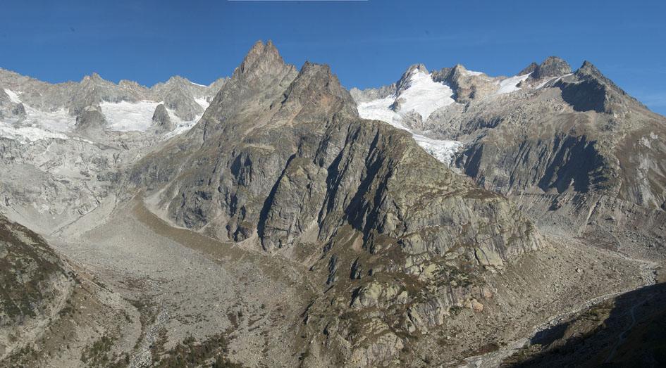 Pointe de la Belle Combe : Vue panoramique du Mont Grapillon à l'aiguille de Leschaux, vallons et glaciers de Pré de Bar et de Triolet
