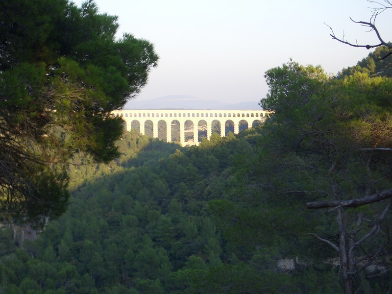 aqueduc de roquefavour : Aqueduc qui amène l'eau potable à Marseille