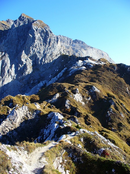 #23 Crête du Mont Charvet : ... tout au long ... Crête du Mont Charvet : ... tout au long ...