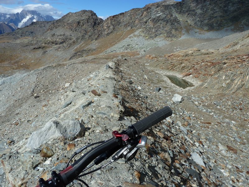 #17 Col de Planaval : Roulage sur moraine étroite Col de Planaval : Roulage sur moraine étroite