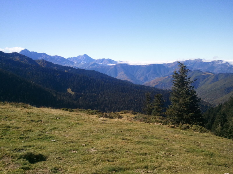Arbizon-pic du Midi. : Depuis le Col de Pierrefitte. Vue plein ouest : L'Arbizon à gauche, le pic du Midi de Bigorre à sa droite.