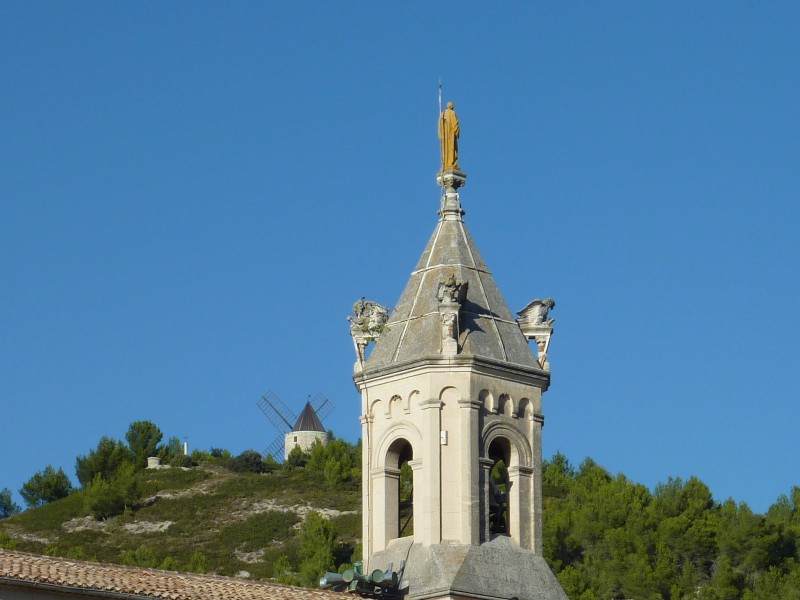 La note touristique : Boulbon , son clocher et son moulin