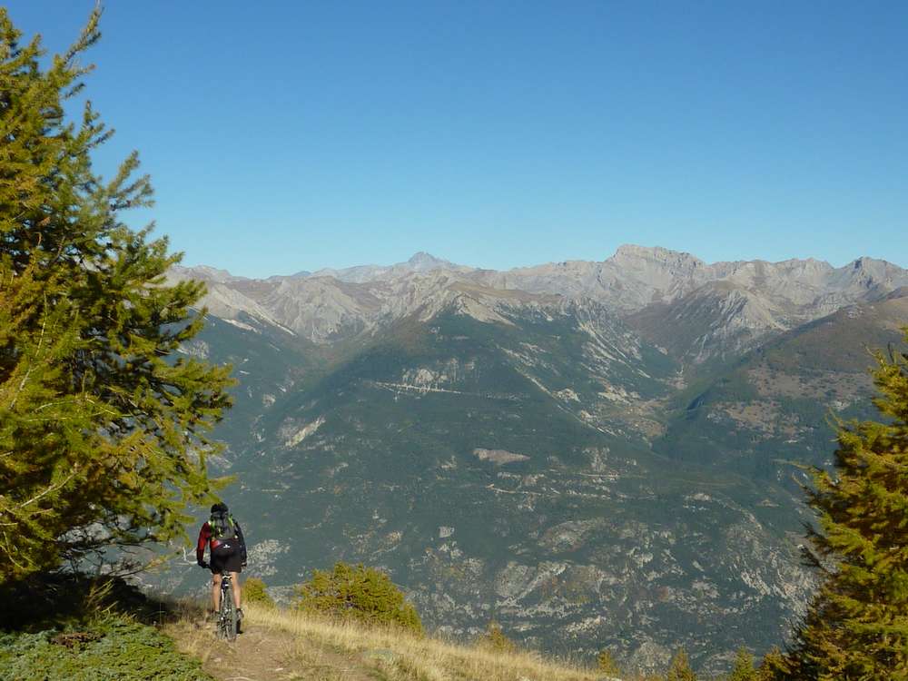 Pic de Rochebrune au fond : ça plonge dans la vallée