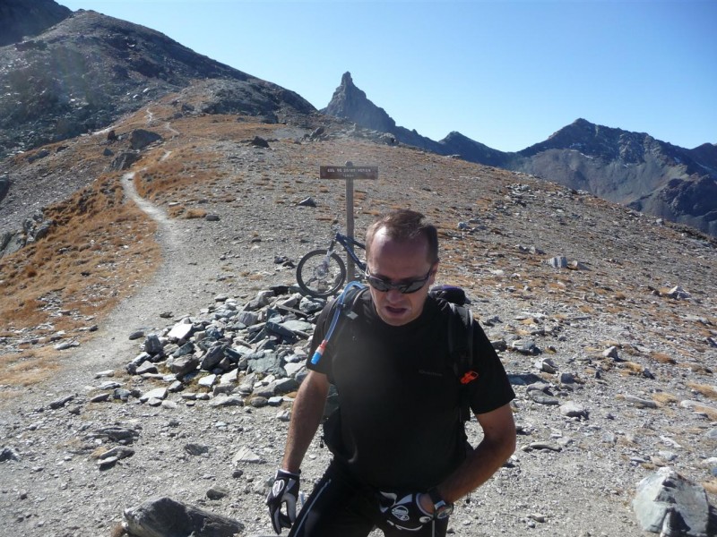 #7 Col Vieux en traversée : Au col de St Véran, Hervé sent l Col Vieux en traversée : Au col de St Véran, Hervé sent l'altitude faire effet...