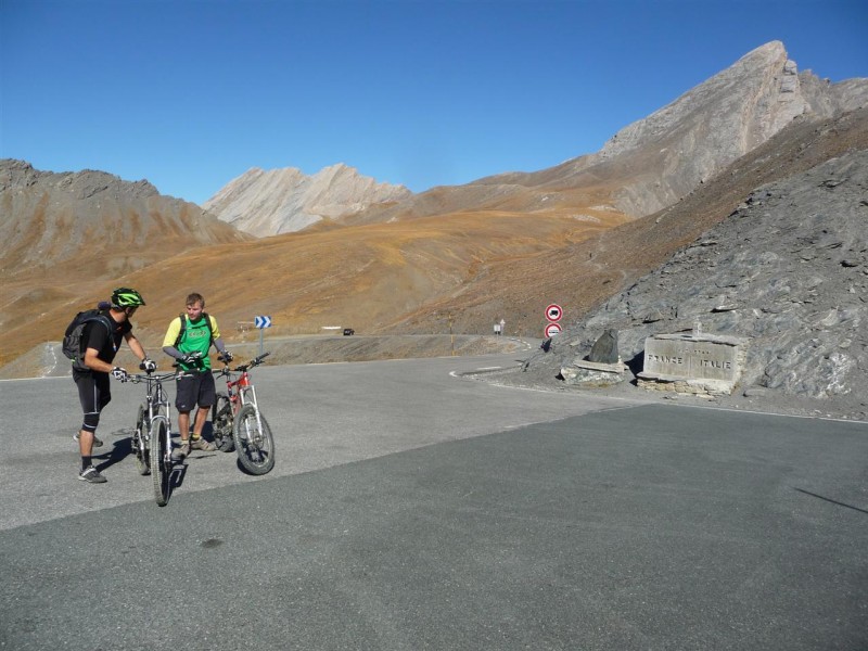 #18 Col Vieux en traversée : Au col Agnel, vue sur la suite vers le Pain de Sucre... Col Vieux en traversée : Au col Agnel, vue sur la suite vers le Pain de Sucre...
