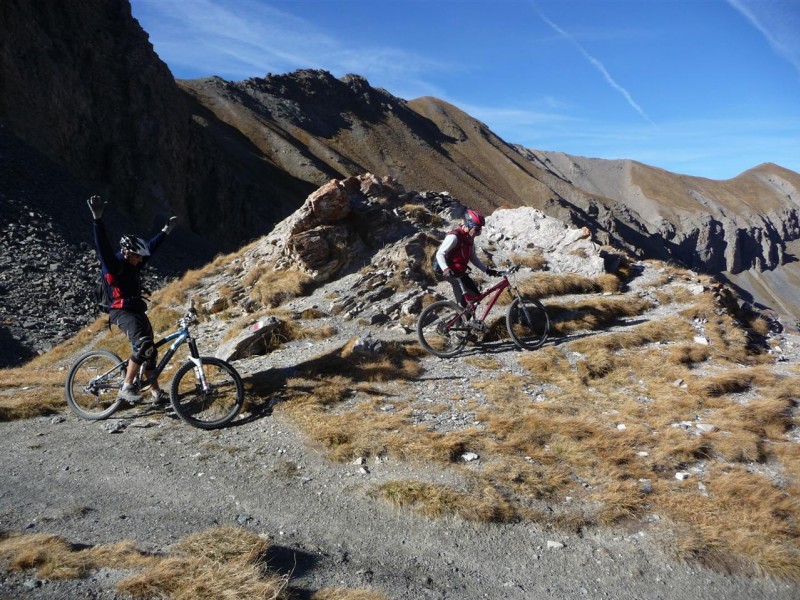 #16 Pointe de Rasis : Au col des Estronques, fabien lève les bras...sans savoir la suite !! Pointe de Rasis : Au col des Estronques, fabien lève les bras...sans savoir la suite !!