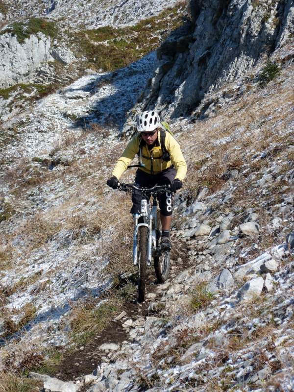 #13 Col de la Cochette : Début de la descente à l Col de la Cochette : Début de la descente à l'ombre, ça roule bien