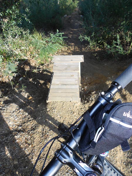 #1 Rampe : Un petit bout de sentier aménagé entre les lacets de la route de la Verrerie. Rampe : Un petit bout de sentier aménagé entre les lacets de la route de la Verrerie.