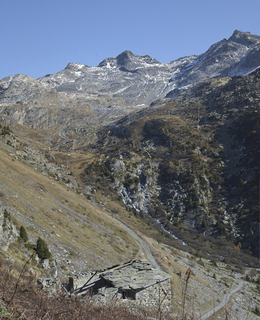 #11 Piste de l Piste de l'Arcelin : Chalet des Teppes, vue sur le vallon du Bouchet à peine saupoudré de neige. Pourtant en haut c'est à 3400 m