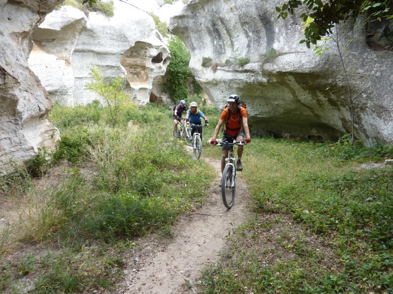 #15 Vallon du Pirate : Sentier caché sous les Baux de Provence Vallon du Pirate : Sentier caché sous les Baux de Provence