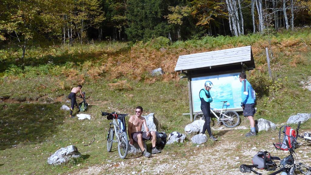 #2 Parking de Pré Orcel : Club Med, 22 Octobre 2011, alt. 1405m!
Groupies: 0 :) Parking de Pré Orcel : Club Med, 22 Octobre 2011, alt. 1405m!
Groupies: 0 :)