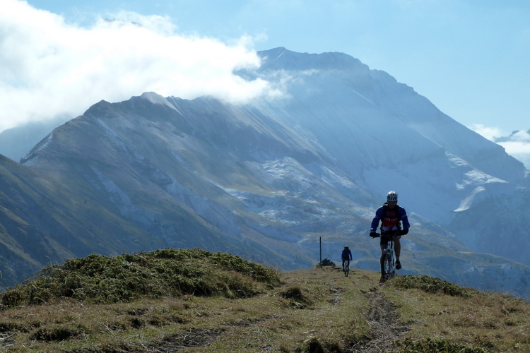 #5 Le Châtel : L Le Châtel : L'Obiou nous surveille
