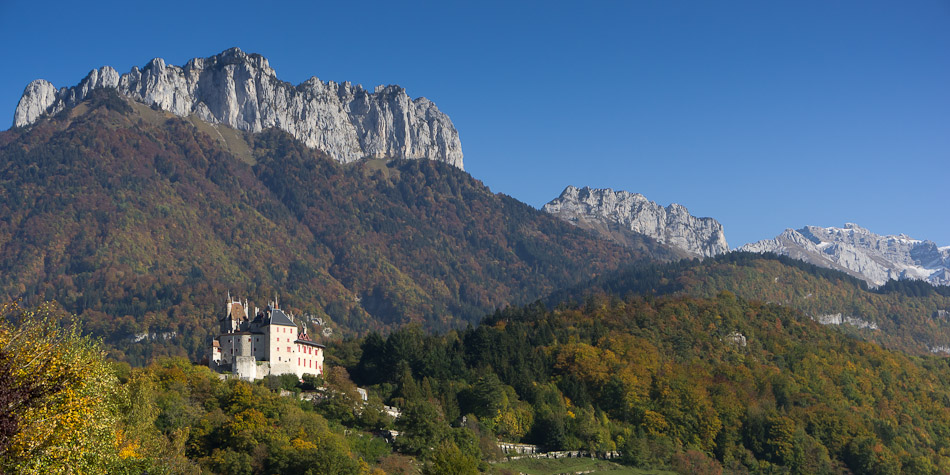 Chateau de Menthon : Dents de Lanfon et Tournette en guest- stars