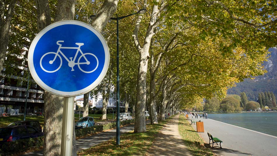 Sur le Paquier : Avenue d'Albigny, passage obligé