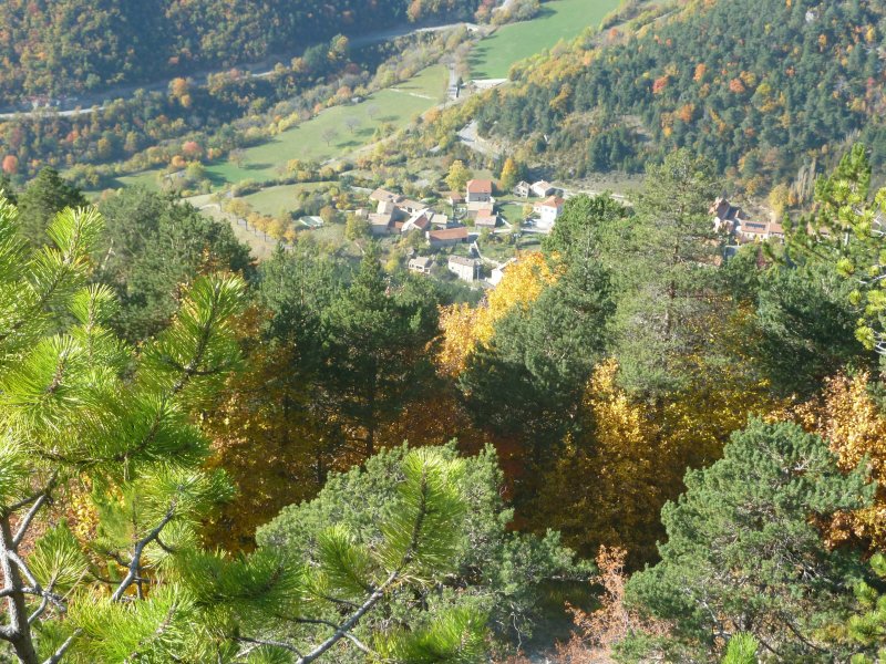 #8 Serre de Sambuc : Plongée sur Les Nonnières Serre de Sambuc : Plongée sur Les Nonnières