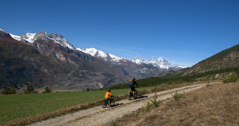 #2 Piste du Coin : montée esthétique sur fond de Pelvoux Piste du Coin : montée esthétique sur fond de Pelvoux