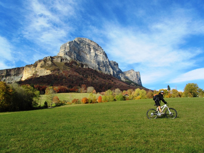 #5 chartreuse : Free ride sur pelouse de golf chartreuse : Free ride sur pelouse de golf