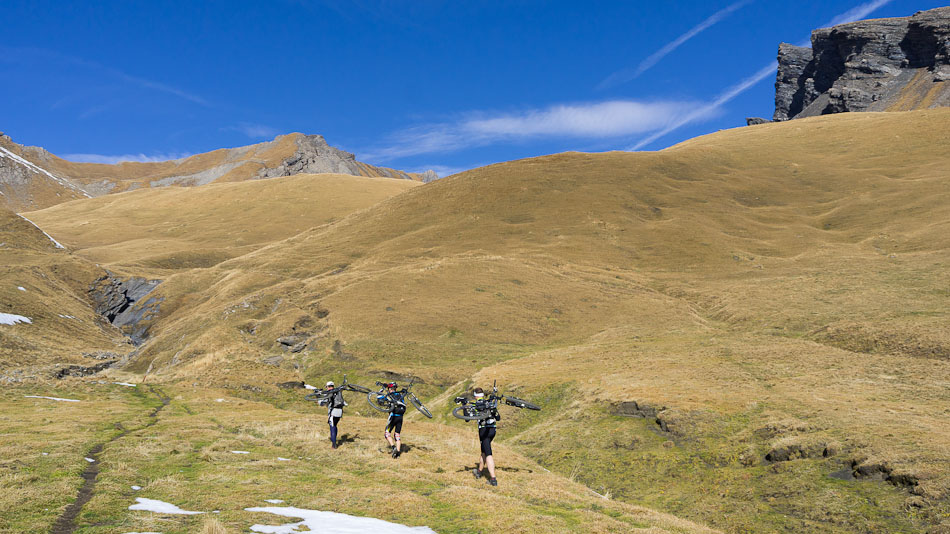 #8 Portage vers la Forclaz : les trois mousquetaires Portage vers la Forclaz : les trois mousquetaires