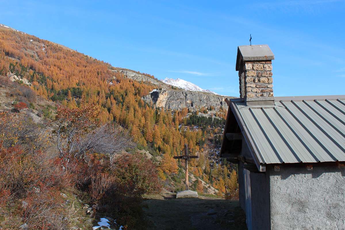 #7 Chapelle Ste-Anne : Cime des Conchiers et Grand Aréa en arrière plan Chapelle Ste-Anne : Cime des Conchiers et Grand Aréa en arrière plan