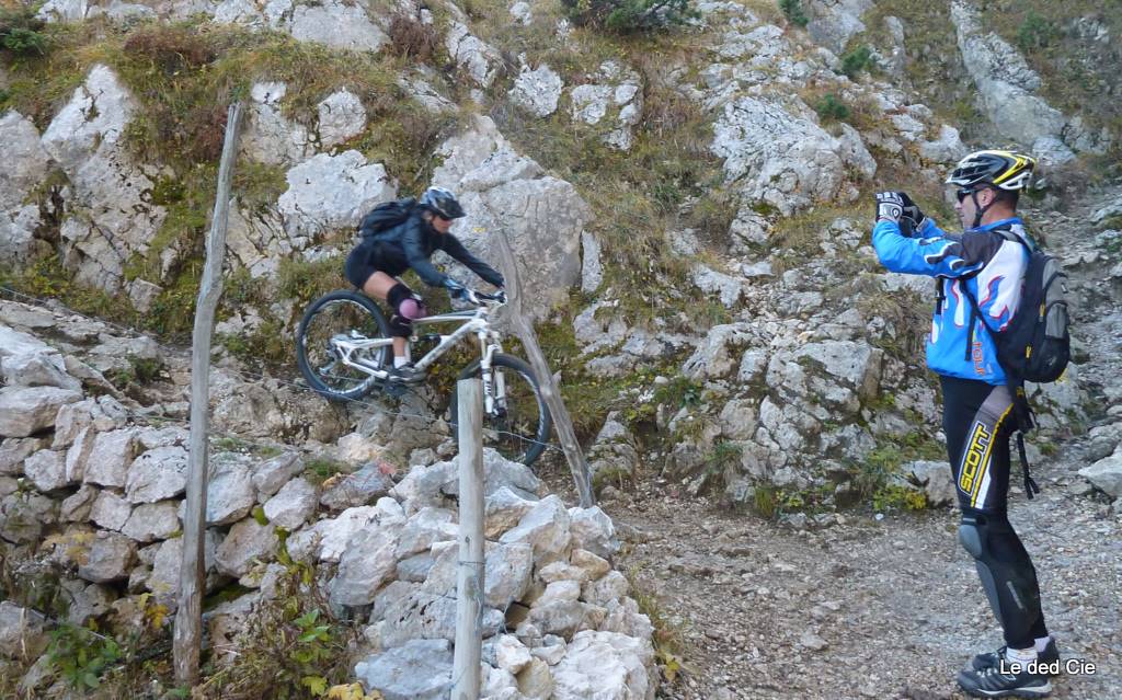 #13 Sous le col de l Sous le col de l'Alpe : Le ded qui prend Manu qui prend Valérie...