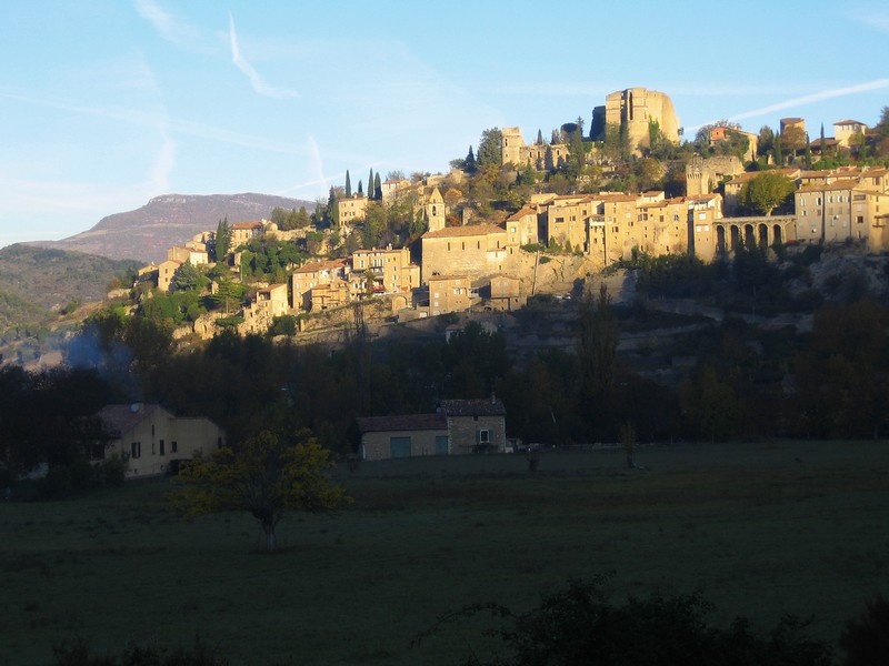 #1 Montbrun les Bains : Au petit matin Montbrun les Bains : Au petit matin