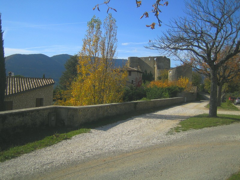 #11 Montbrun les Bains : Arriver au château et on attaque La Descente ;o) Montbrun les Bains : Arriver au château et on attaque La Descente ;o)
