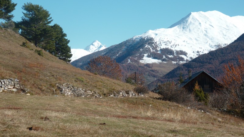 #2 vue vers l vue vers l'Est : Le Pelvas et la Lauze