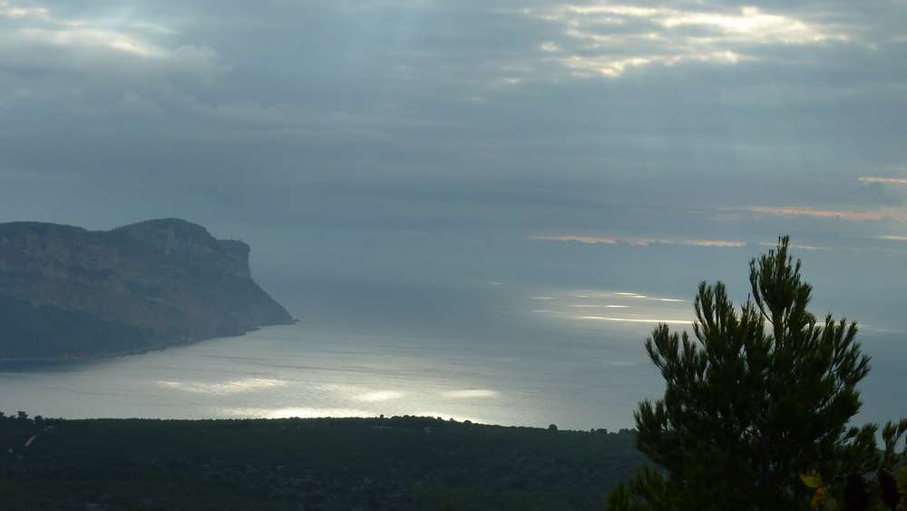 #1 Baie de Cassis : le soleil joue à cache cache Baie de Cassis : le soleil joue à cache cache
