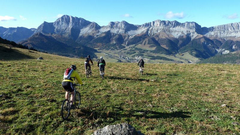 #3 Départ de Serpaton : Petit freeride au départ du pas de Serpaton pour rejoindre le chemin une épingle plus bas Départ de Serpaton : Petit freeride au départ du pas de Serpaton pour rejoindre le chemin une épingle plus bas