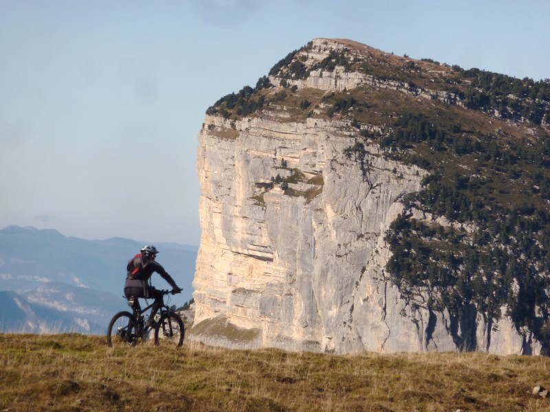 #17 Gégé prend de l Gégé prend de l'avance : Arrête de pédaler Gégé t'attaques la falaise!