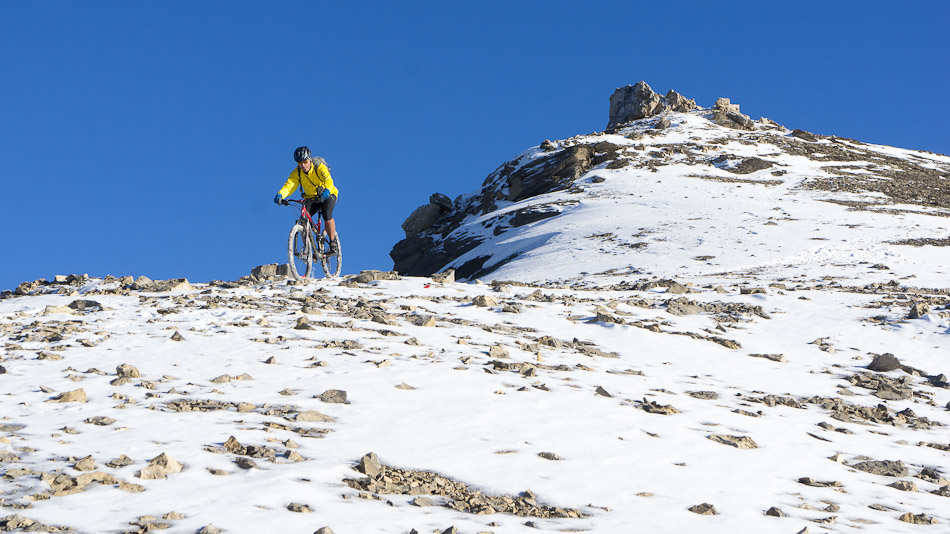 #15 Pierre sous le sommet : les skis sont restés au placard Pierre sous le sommet : les skis sont restés au placard