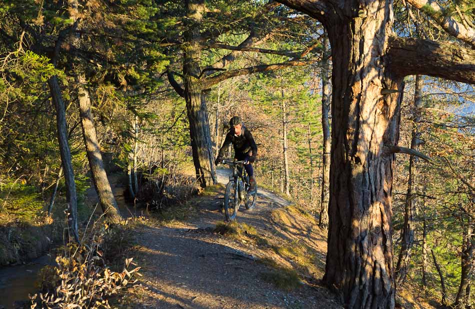 #30 Bisse de Varen : 10 km de sentier joueur, excellent Bisse de Varen : 10 km de sentier joueur, excellent